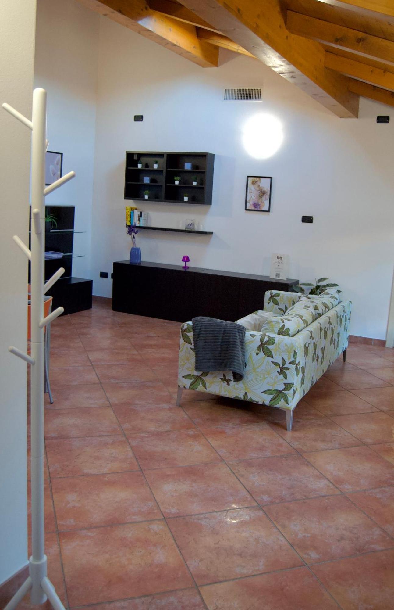 דירות מודנה Casa Viola, Deliziosa Mansarda In Centro Storico מראה חיצוני תמונה